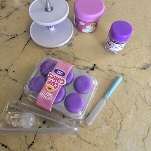 MGA Miniverse Make It Mini Food Ube Cupcakes